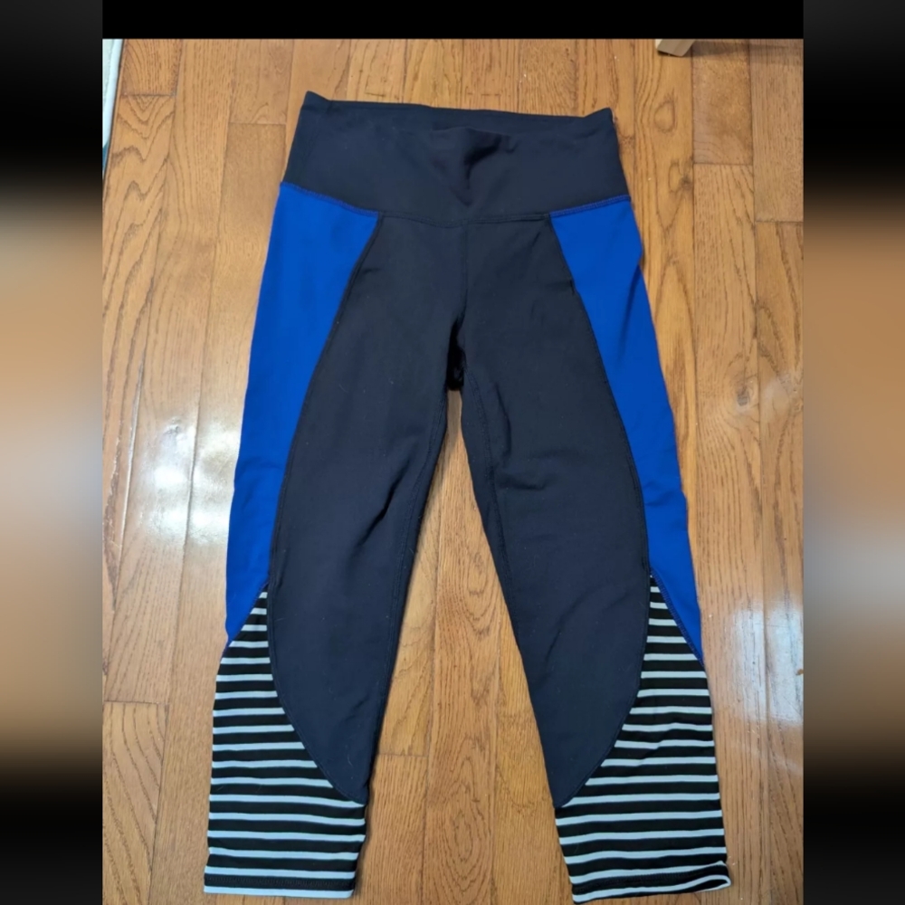 Athleta Yoga Cropped Pants, Size Small, NWOT, Black, Blue, Stripes